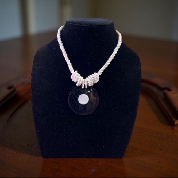 Mother of pearl necklace and seed beads NWOT - Picture 11 of 16